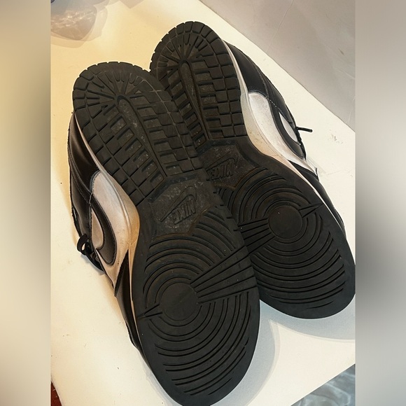 Nike SB Dunk Low leather low trainers Sz 9.5 Black White - Picture 12 of 12